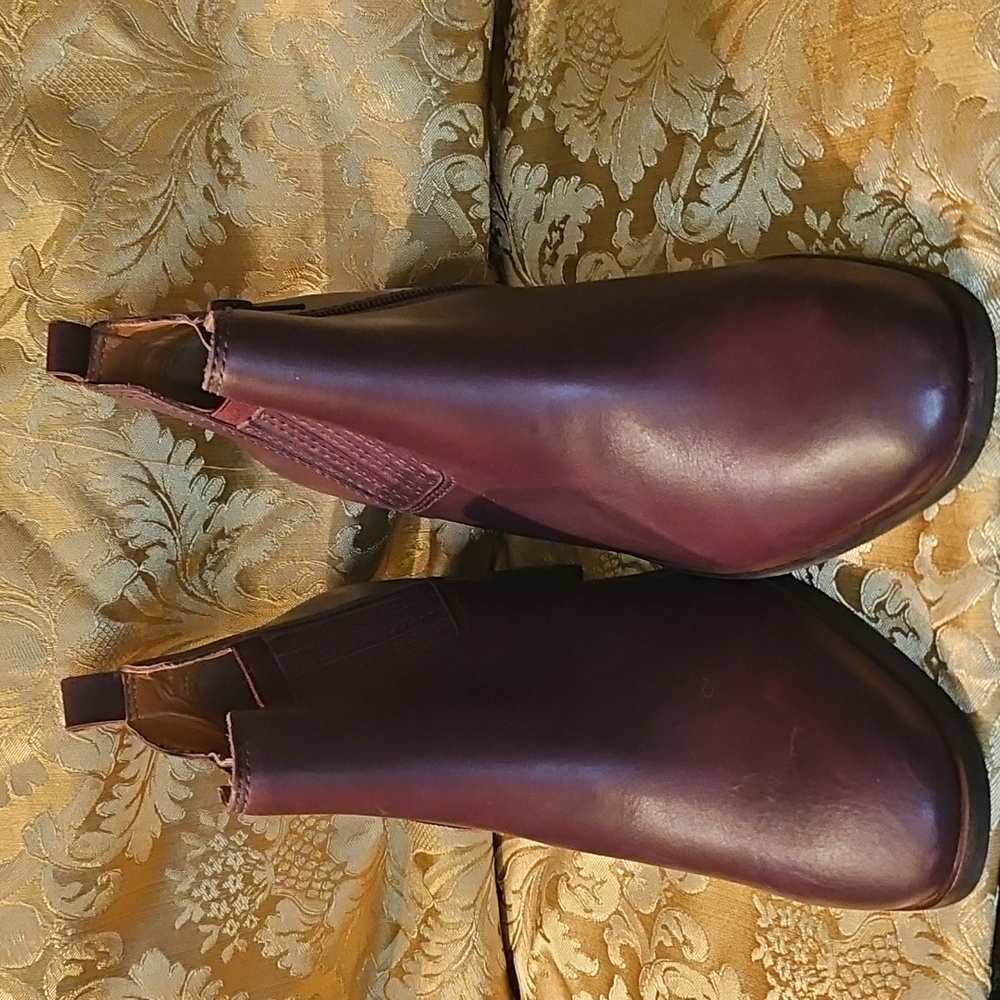 Ladies Lucky Brand leather boots. New, never worn. Wine/brown. DEBRUH - Picture 2 of 6